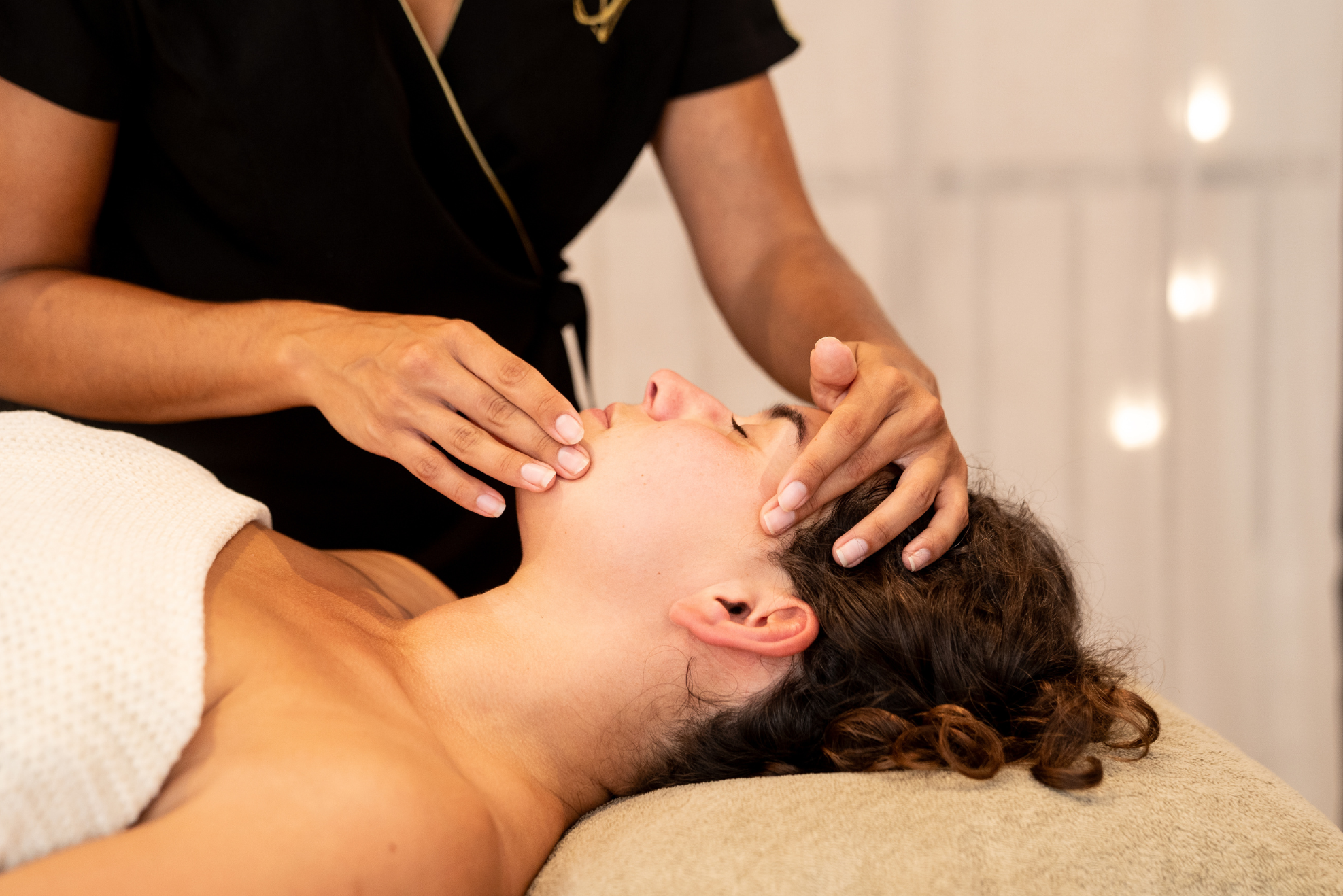 Rituel Solo Visage & Corps – 30 min de Soin & 30 min de Massage